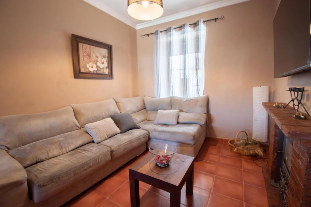 Holiday home Villa Elisabeth Con Piscina Climatizada Chimenea Y Terraza Arriate Spain