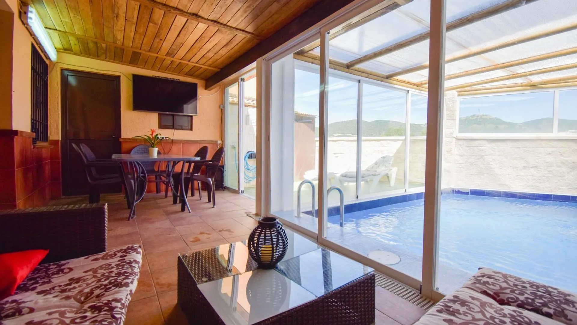 Villa Elisabeth Con Piscina Climatizada Chimenea Y Terraza Arriate Spain